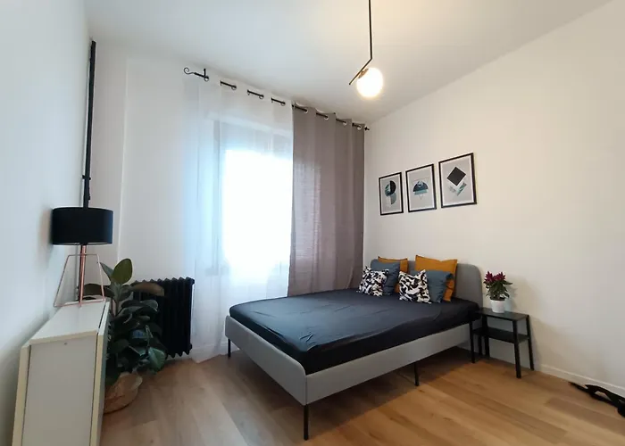 Designed Overlooking San Siro アパート ミラノ