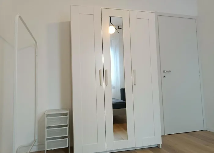 Designed Overlooking San Siro アパート