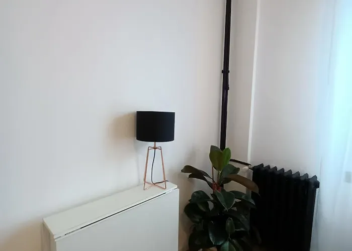 Designed Overlooking San Siro アパート ミラノ